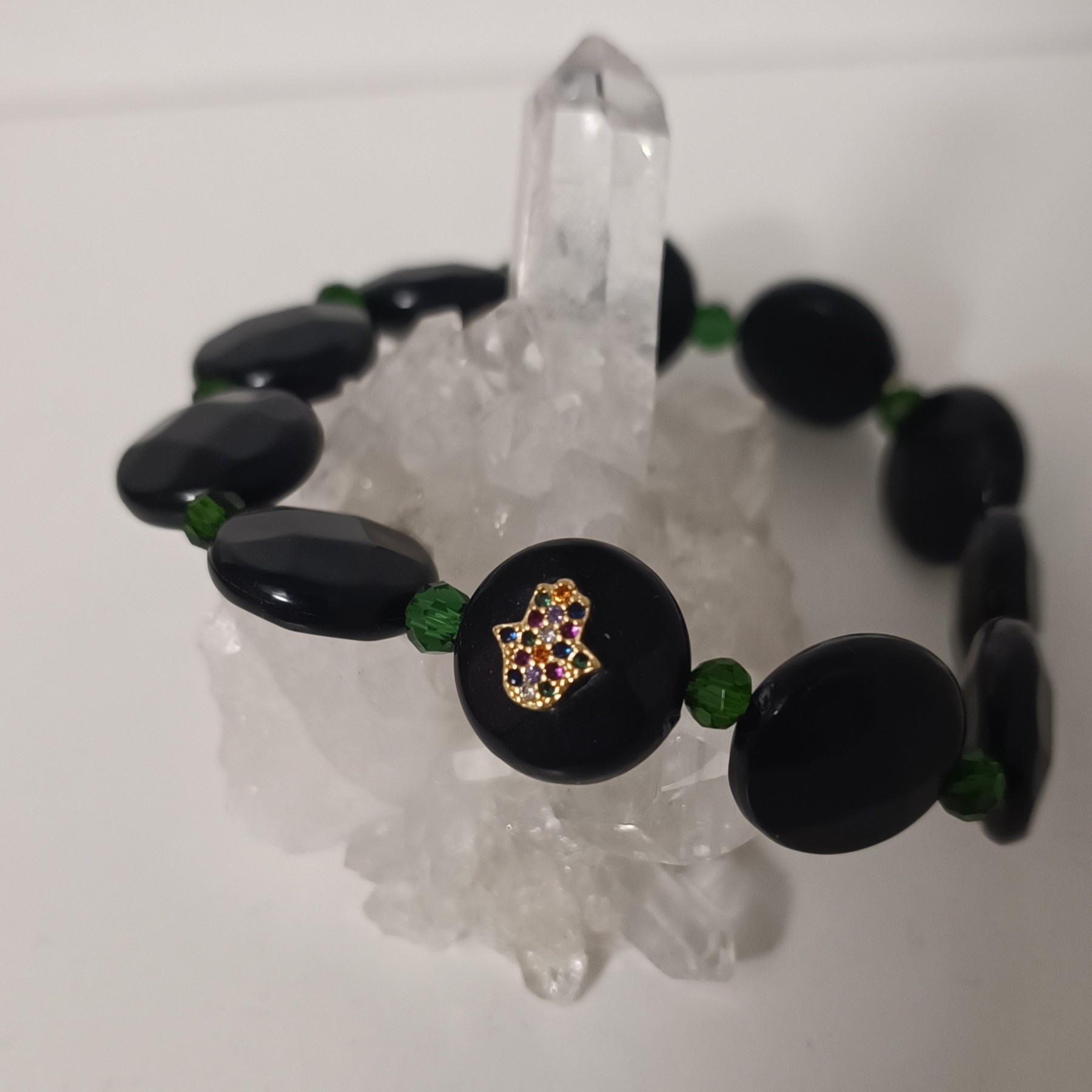 Bracelet fantaisie, perles acryliques noires et perles en verre, main de Fatma