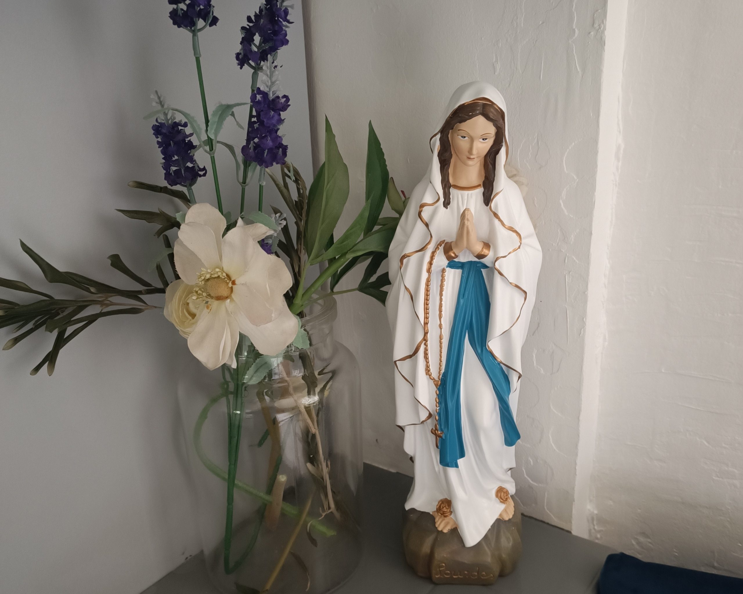 Statue de la Vierge Marie. Atelier Le Divin et La Madone