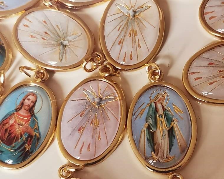 Médailles religieuses, Vierge Marie, Coeur Sacré de Jésus et Esprit Sain.