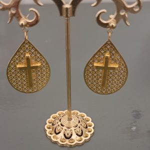 Boucles d’oreilles croix dorées – Bijou religieux artisanal