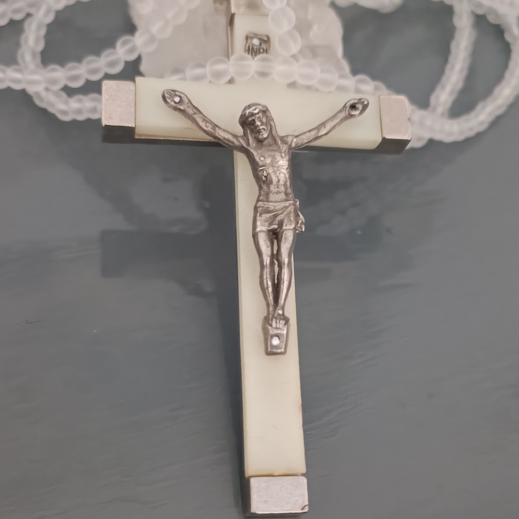 Sautoir croix Jésus ancien – Collier religieux upcyclé